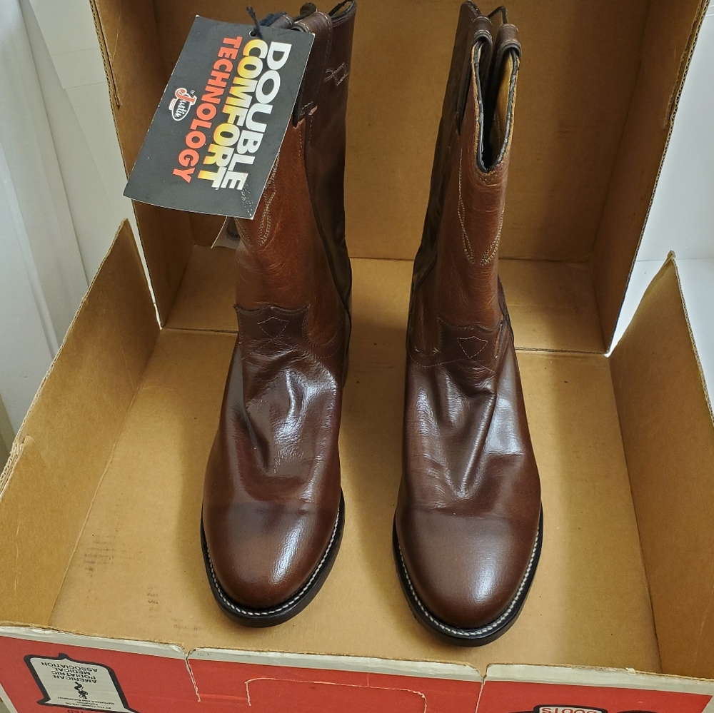 New with tags and box rare vintage real leather Justin boots size 7 D